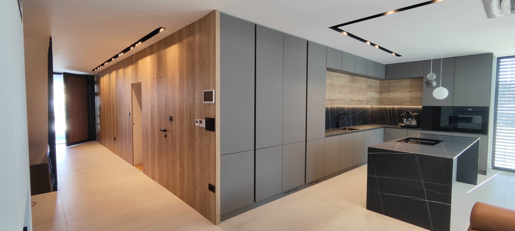 Velika moderna kuhinja